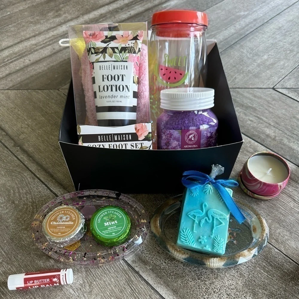 SURPRISE GIFT BOX 🎁